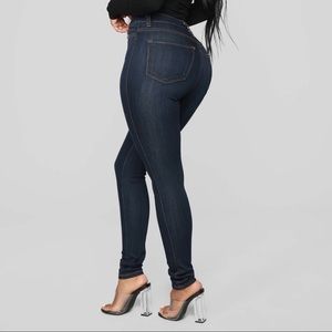 FASHION NOVA JEANS SIZE 0